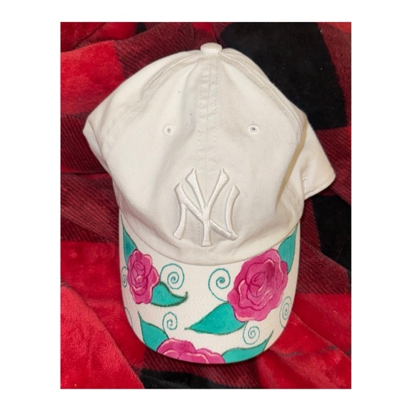 Floral Yankees Baseball Hat - Picture 1 of 2